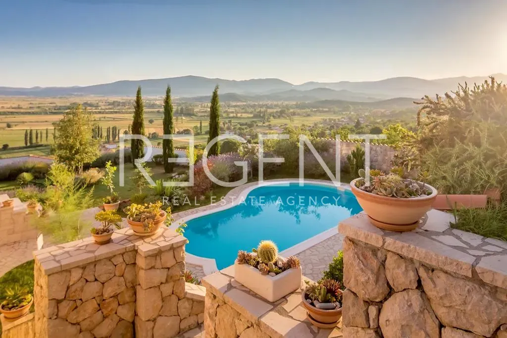 Piscine - Luxury Stone House with Pool in Sinj