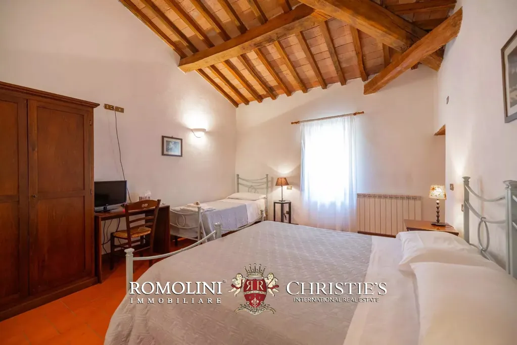 Magamistoad - Historic Estate with Castle in Umbria