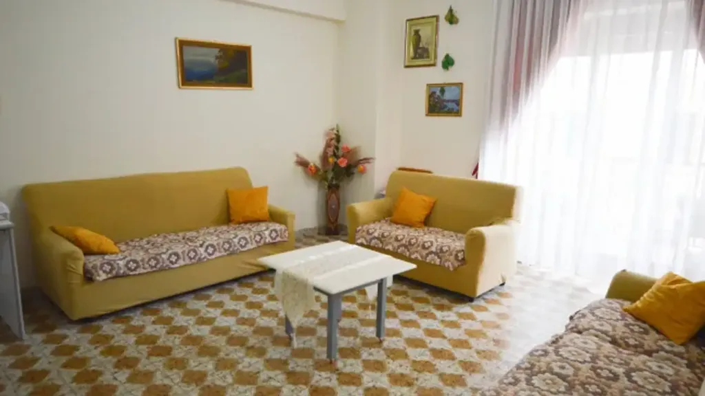 Elutuba - Spacious Apartment with Balcony in Crosia