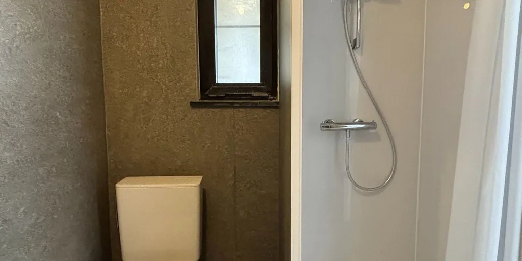 Salles de bain - Appartement Gelijkvloers avec Salle de Bains dans le Centre de Louvain