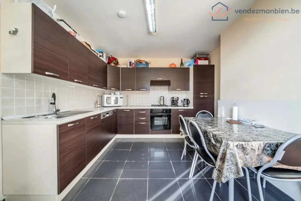 Köök - 3-Bedroom Apartment in Anderlecht