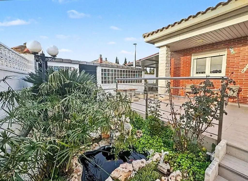 Terrazza - Independent House with Pool in Pinseque