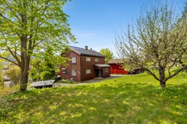 Jardin - Charming Detached House with Terrace in Lillehammer