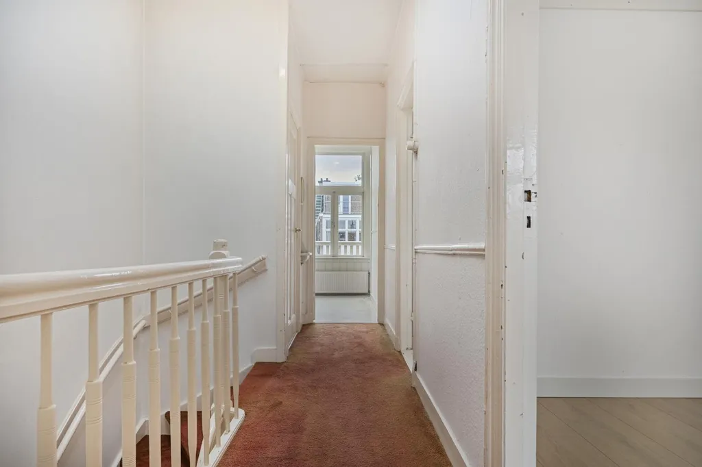 Entrée - Herrenhuis with Balcony in Duinoord, The Hague