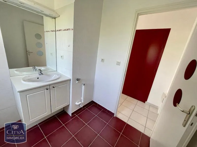 Bathrooms - Apartment with Balcony in Niort