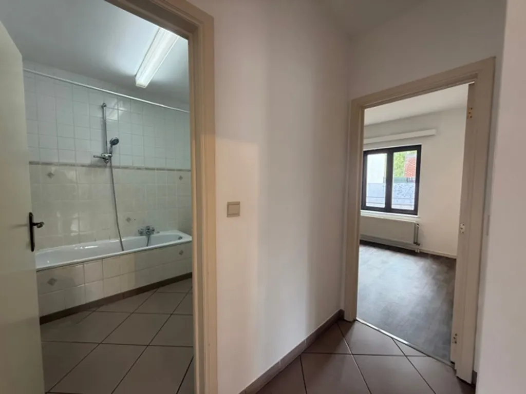 Salles de bain - Appartement 2 Chambres Lumineux à Marcinelle