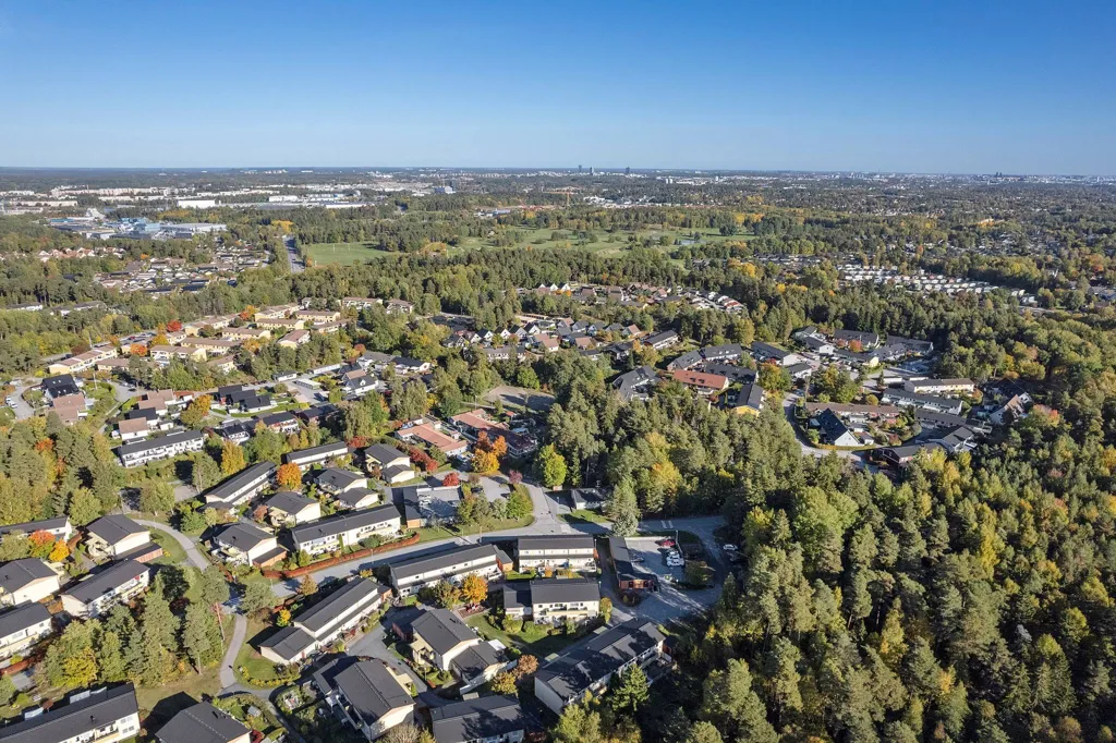 Vue aérienne - Apartment with Garden in South-West Järfälla