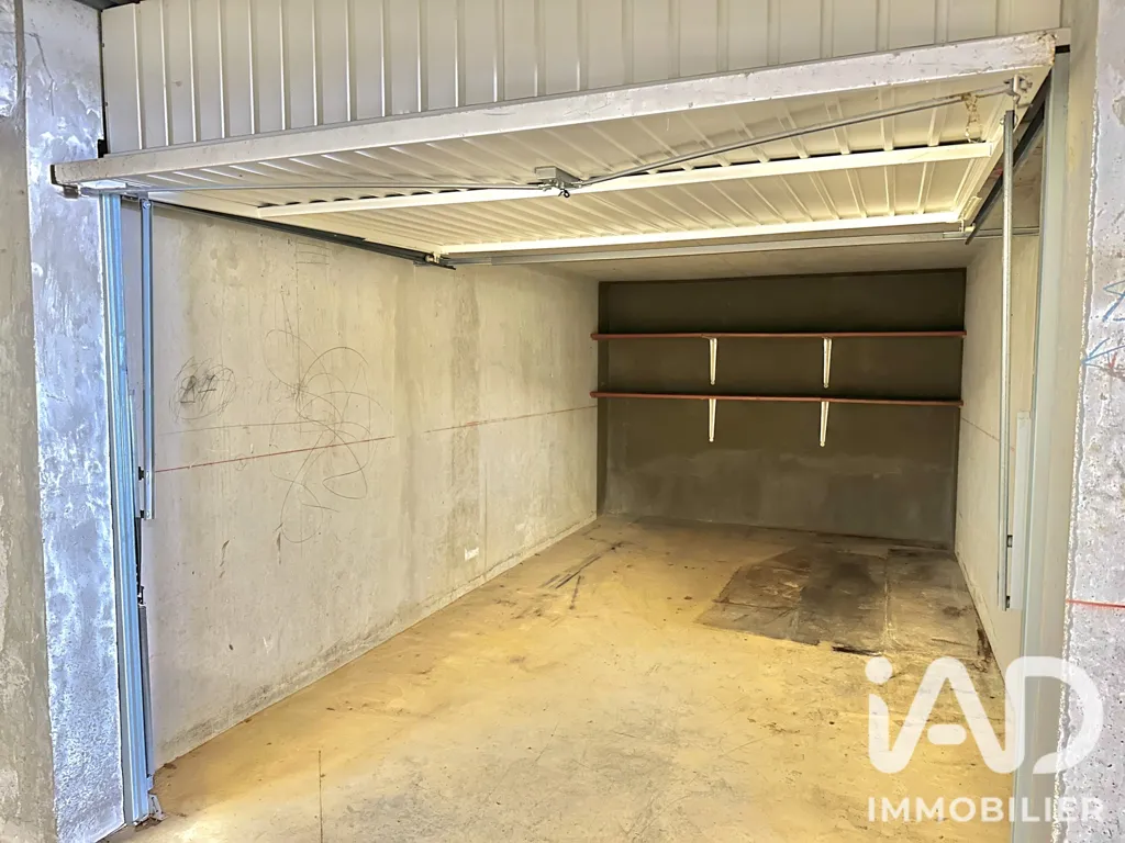 Garage - T2 with Terrace in Central Le Pradet