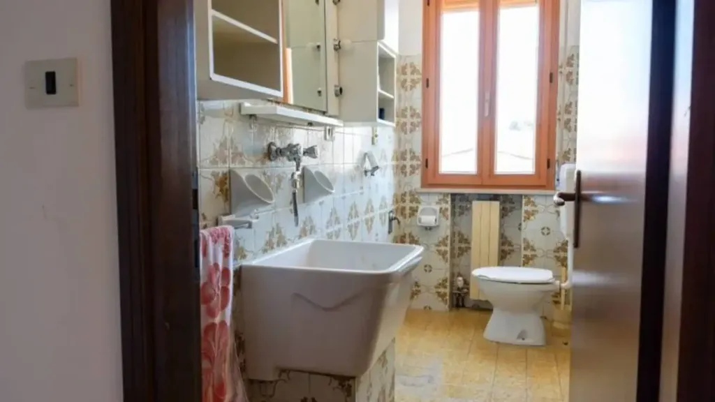 Bathrooms - Apartment with Recent Renovations in Finale Emilia
