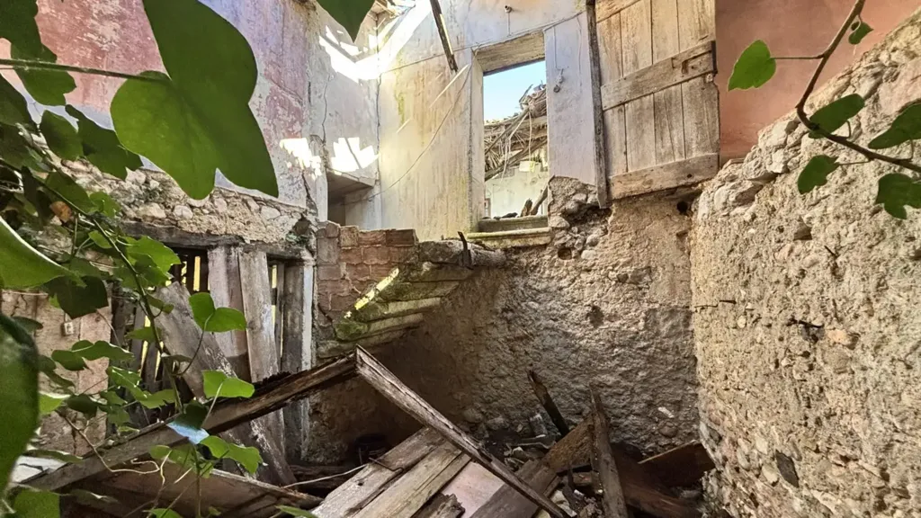 Pièces - Rustic Property for Renovation in Tregnago
