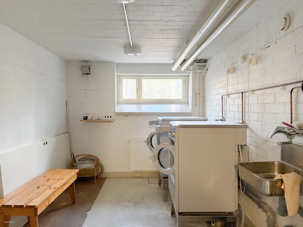 Buanderie - Bright Studio Apartment in Haaga, Helsinki