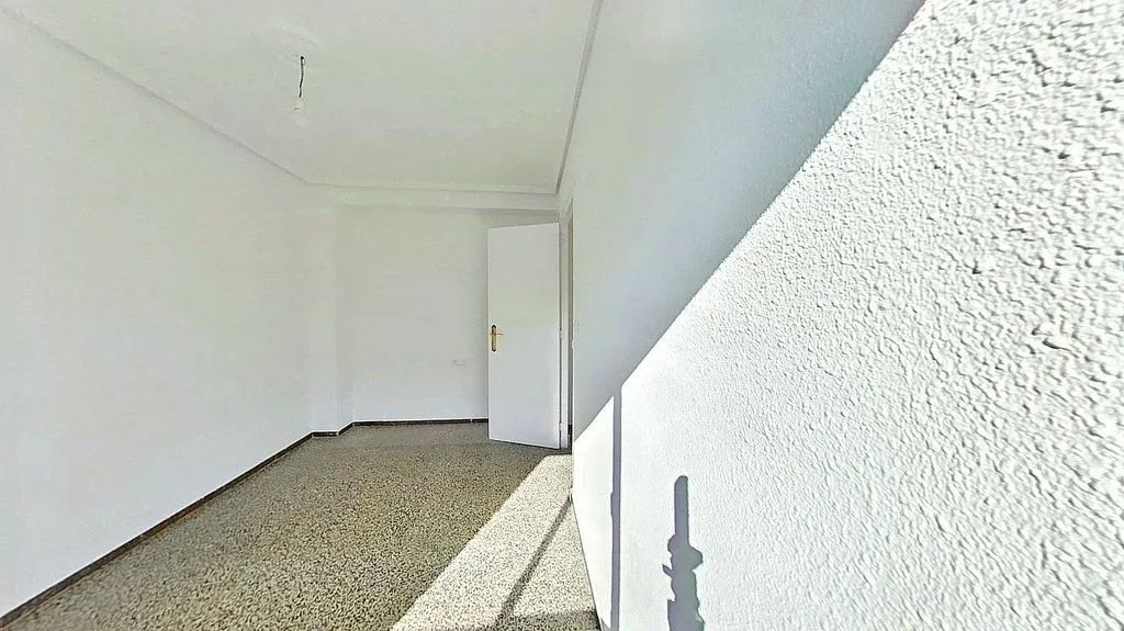 Pièces - 3-Bedroom Apartment with Sea Access in Valencia