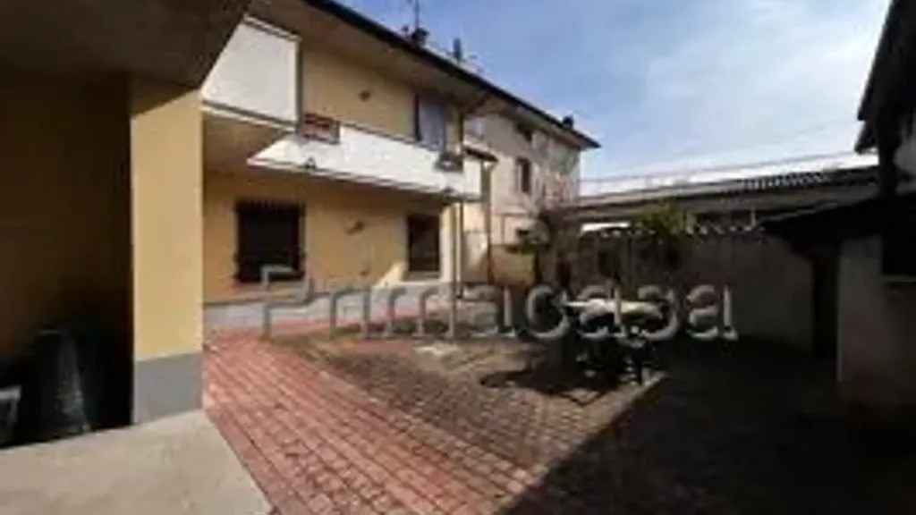Aed - Detached House with Courtyard in Prevalle
