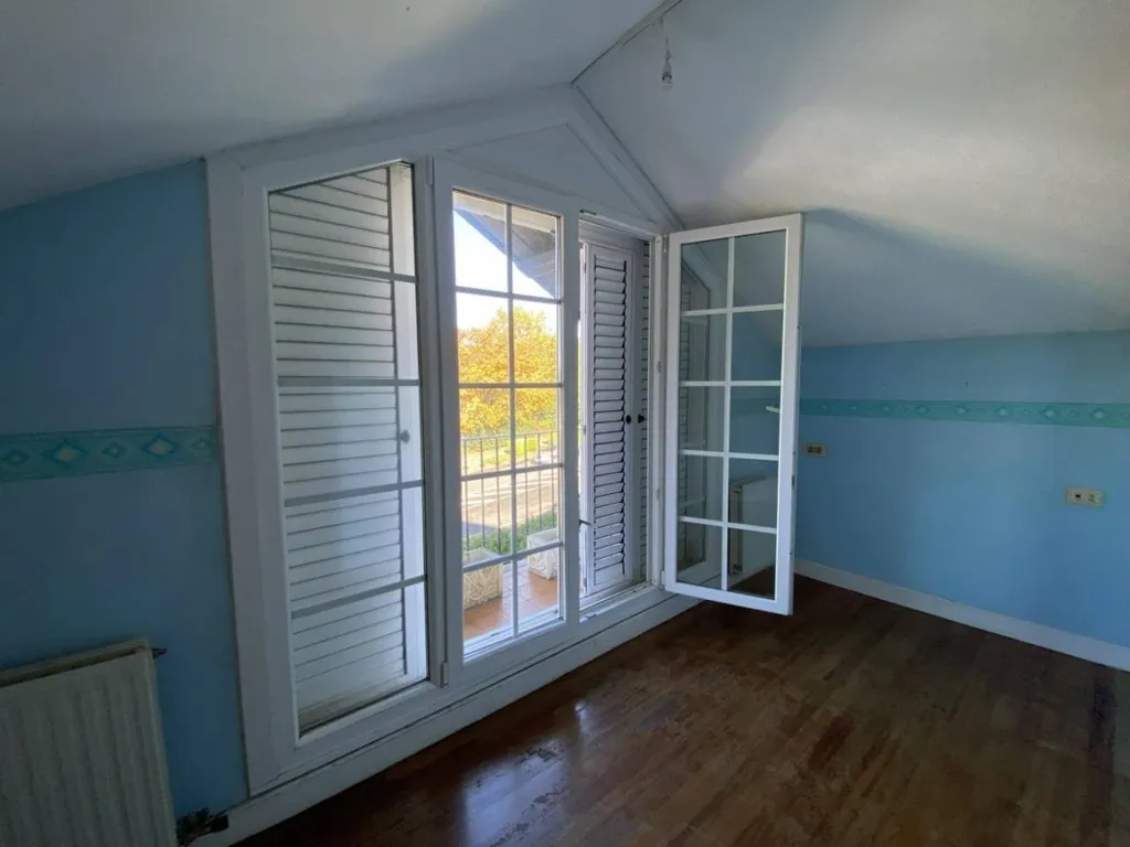 Toad - Semi-detached House with Pool in Loiu