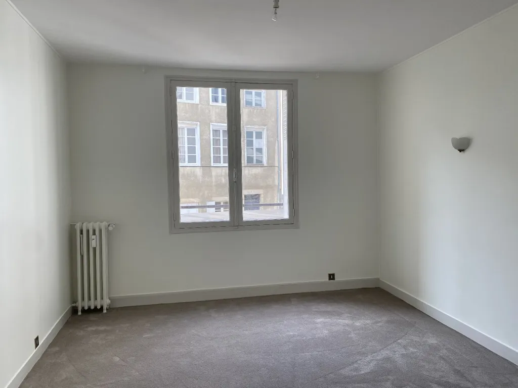 Rooms - Refurbished Apartment in Limoges City Centre