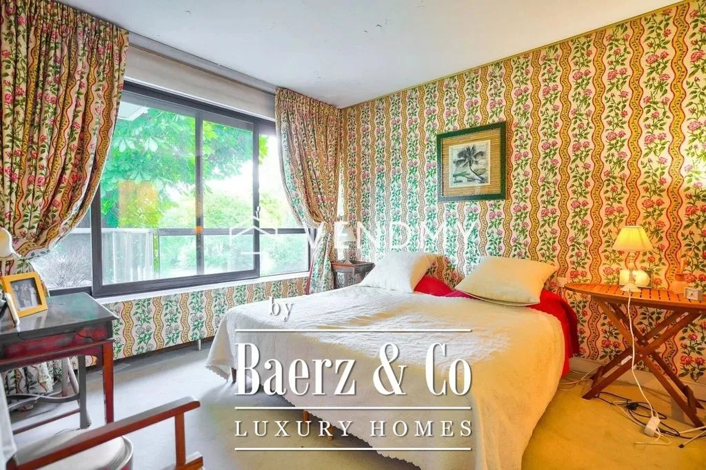 Bedrooms - Luxury Flat with Garden View in Paris