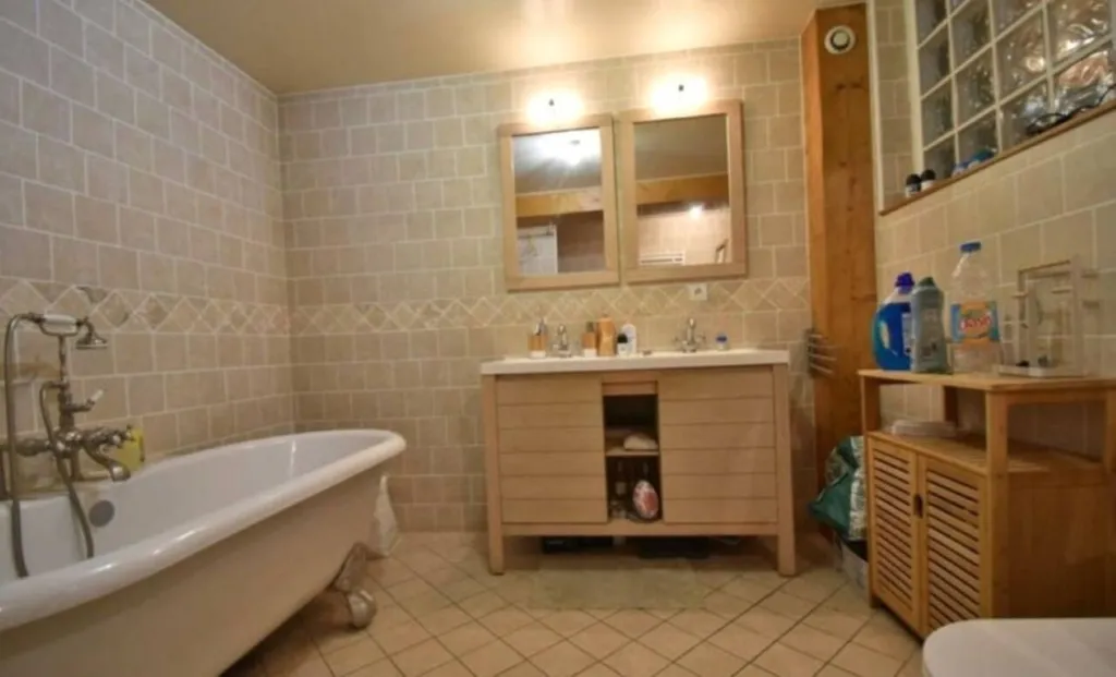 Salles de bain - Maison Rénovée avec Balcon Sud à Reignier-Ésery