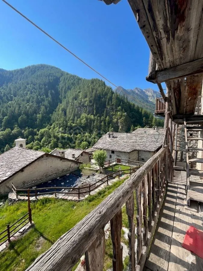 Balcon - Alpine Baita with Mountain Views in Canosio