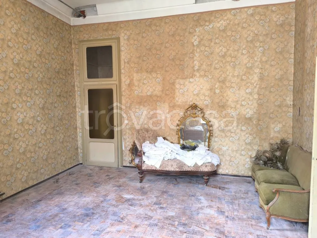 Séjour - Historic Apartment with Piazza View in Mondovì