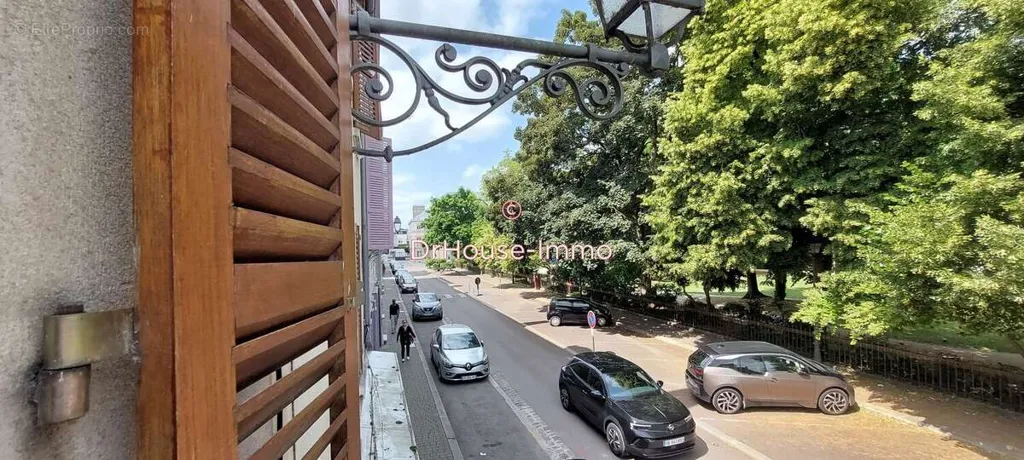 Rõdu - Triplex Apartment with Terrace in Troyes