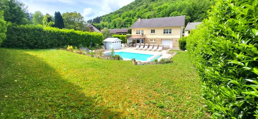 Aed - Detached Cottage with Pool in Fontoy