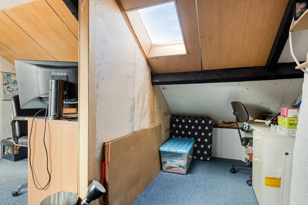 Toad - Renovatable Corner House with Garden in Goes