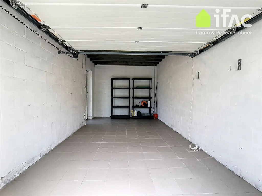 Garage - Rural Villa with Terrace in Overijse