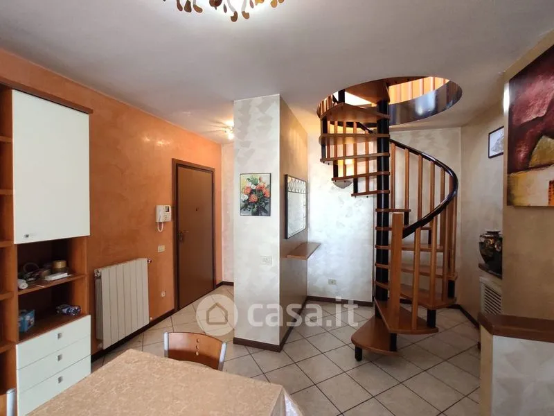 Salle à manger - Two-Level Apartment with Balcony in Bergamo