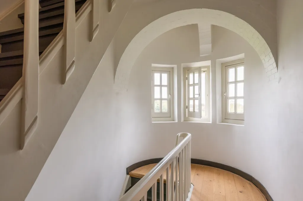 Pièces - Historic Villa with Garden in Almen
