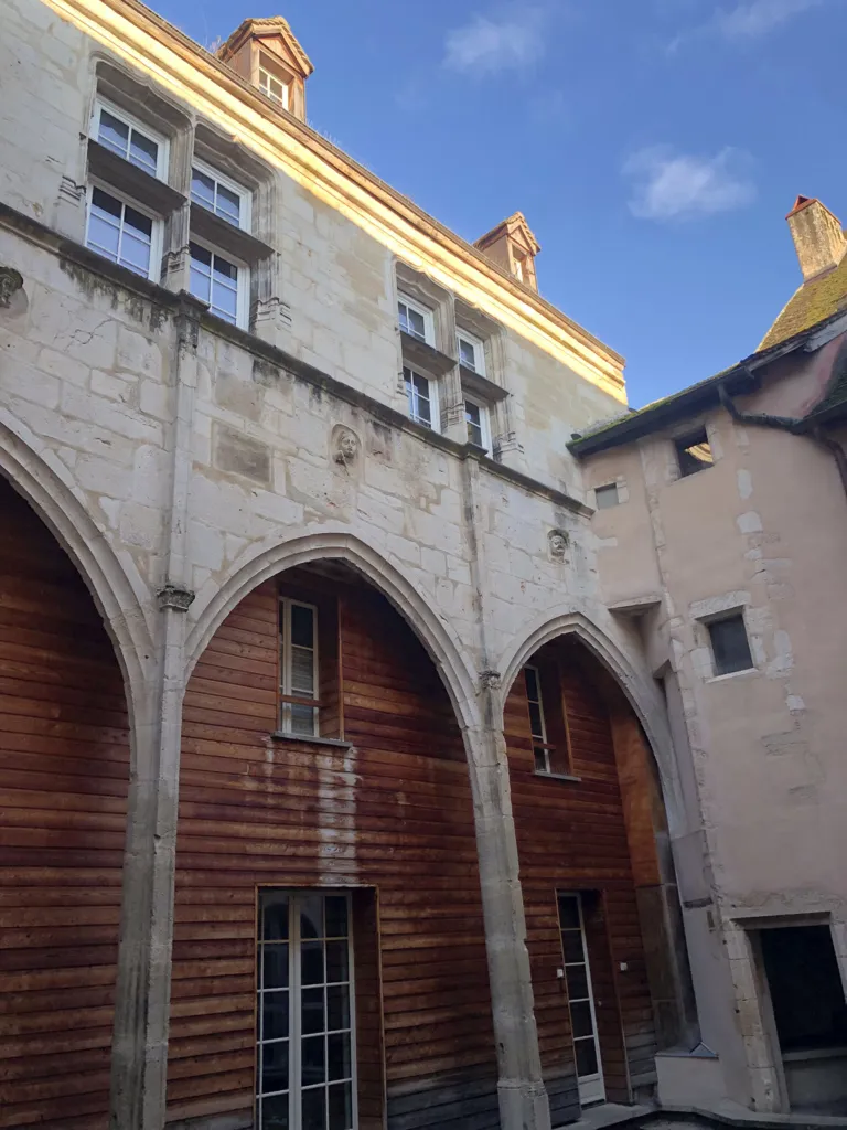 Giardino - Charming Mezzanine Flat in Beaune Centre