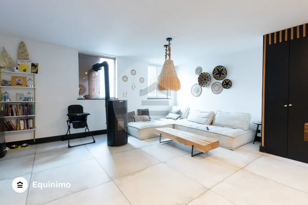 Living Room - Duplex Flat with Balcony and Terrace in Paris