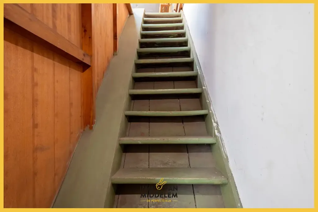 Pièces - Appartement avec 3 Chambres et Zolder Inconstructible à Proximité des Transports