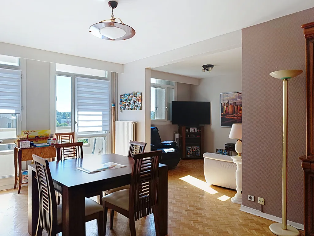 Salle à manger - Appartement 5 pièces avec vue parc à Saint-Étienne