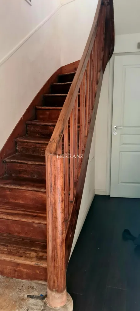Pièces - Appartement Rénové avec Garage à Pomerol