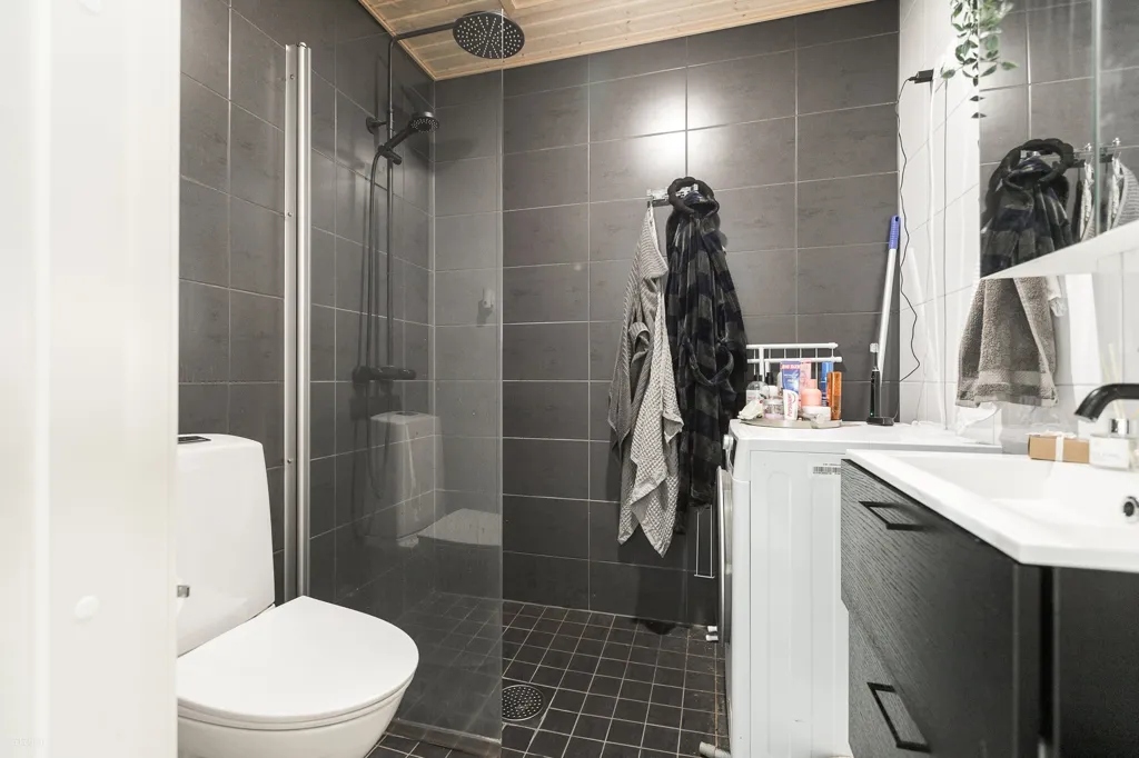 Vannitoad - Modern Flat with Glazed Balcony in Saunalahti
