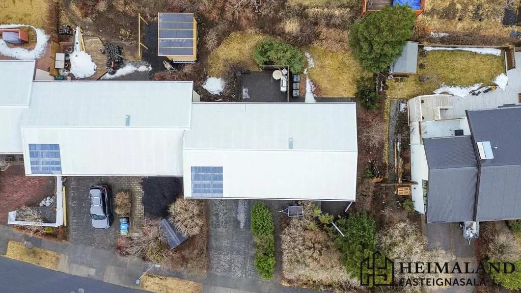 Vista aerea - Two-Storey End House with Garden in Reykjavik