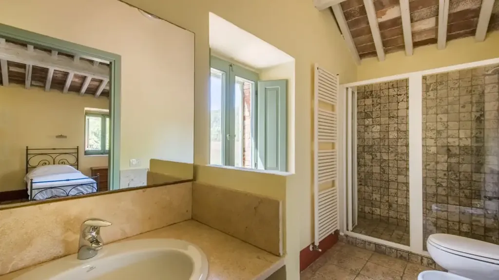Bathrooms - Rustic Tuscan Cottage with Pool in Radicondoli