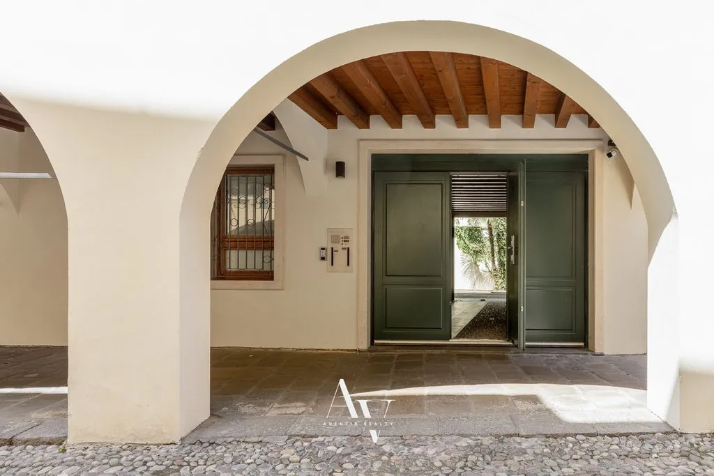 Entrée - Luxury Design Apartment in Padua's Historic Centre