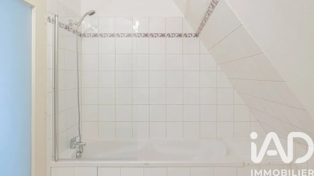 Salles de bain - Appartement Rénové 4 Pièces à Les Riceys