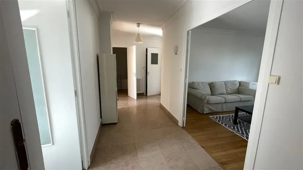 Esik - Meubled Apartment with Balcony in Lyon 7