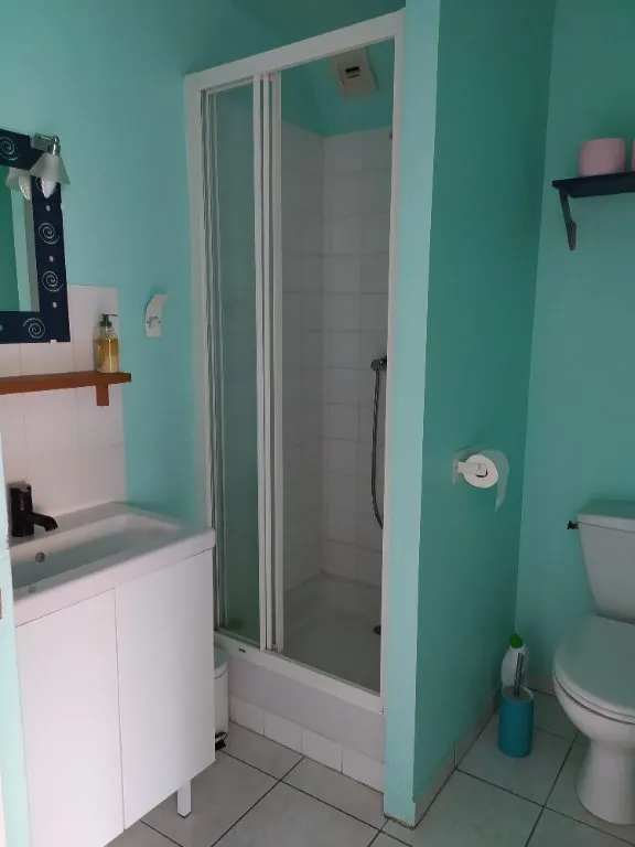 Salles de bain - Studio Lumineux sur le Port à Plérin