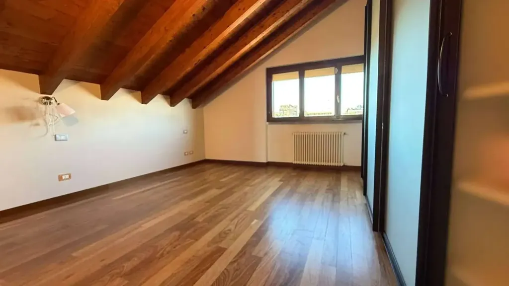Pièces - Penthouse with Panoramic Terrace in Cantù