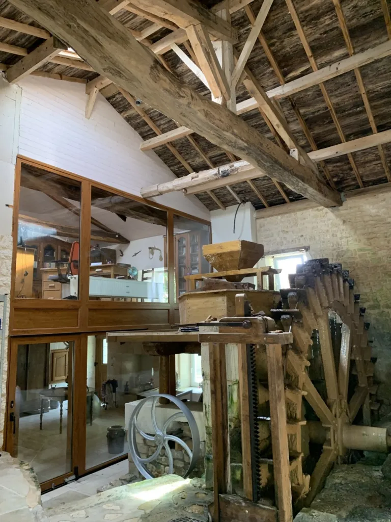 Buanderie - Moulin Rénové avec Piscine et Parc près de Niort
