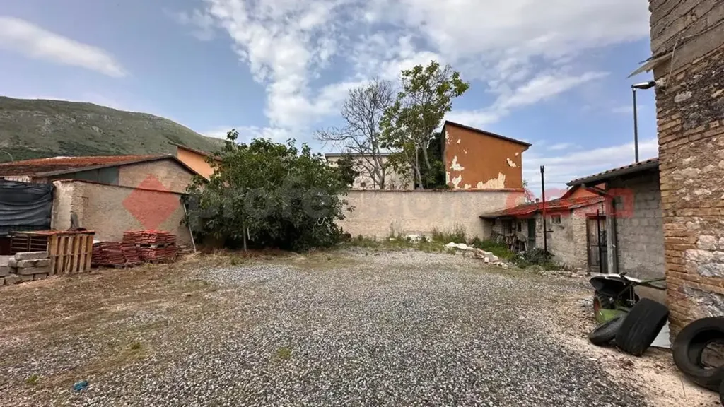 Aed - 4-Bedroom Apartment with Plot in Avezzano
