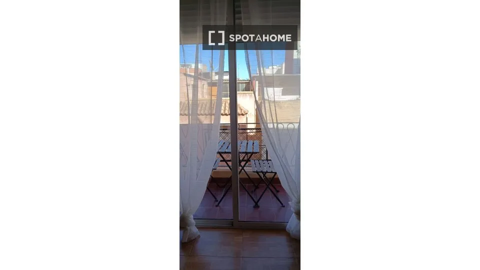 Balkon - Ample 3-Bedroom Apartment with Balcony in Sagunto