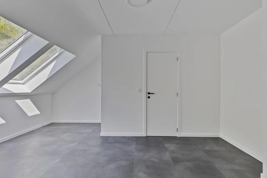 Pièces - Studio Rénovée avec Grandes Vues à Leuven