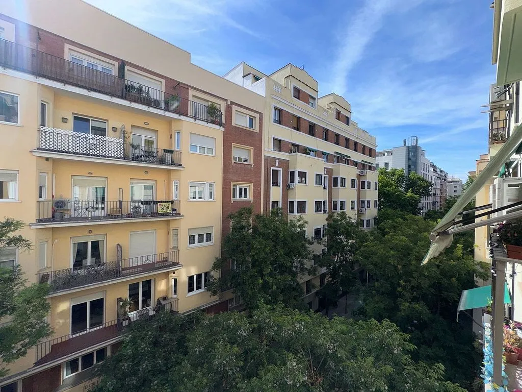 Rõdu - Amueblado Flat with Balcony in Nuevos Ministerios