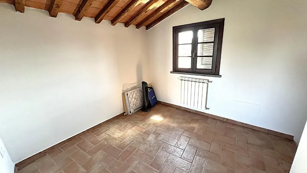 Pièces - Rustic-Style Penthouse with Panoramic Views in Cascina