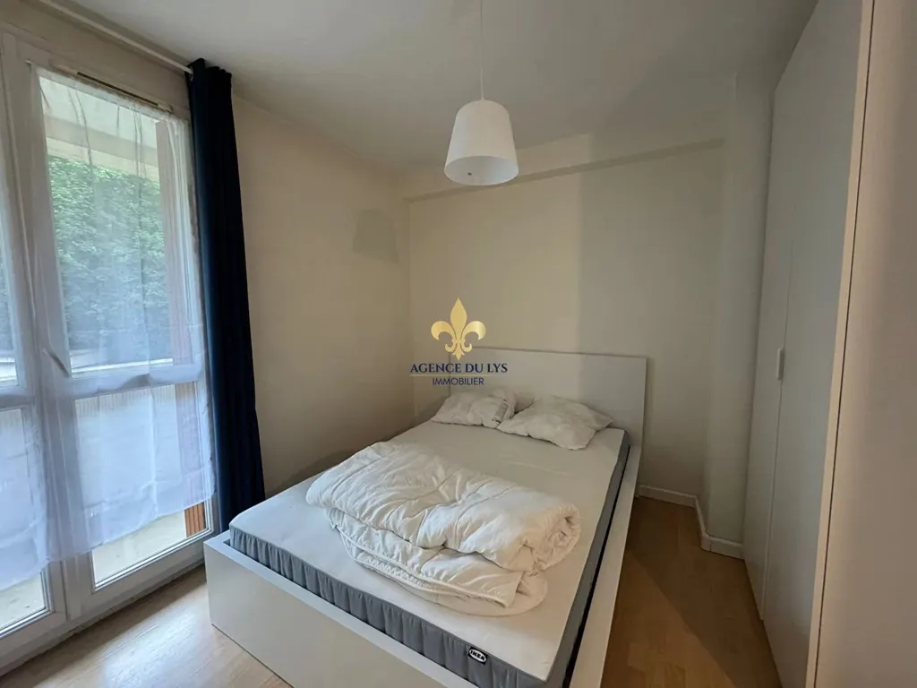 Chambres - Appartement 3 Pièces avec Balcon à Chantilly