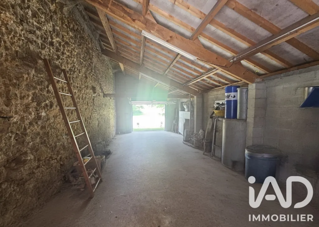 Garage - Charming House with Garden in Cernion